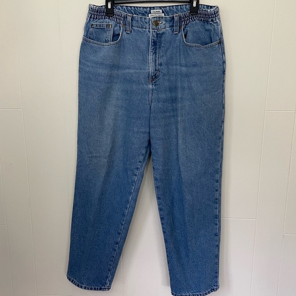 L.L. Bean Original Fit Relaxed Flannel Lined Medium Wash Jeans ~ Size 16 PET - Picture 1 of 13